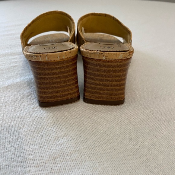 C.B. Collections “Trisha” slip on sandals - Picture 2 of 9